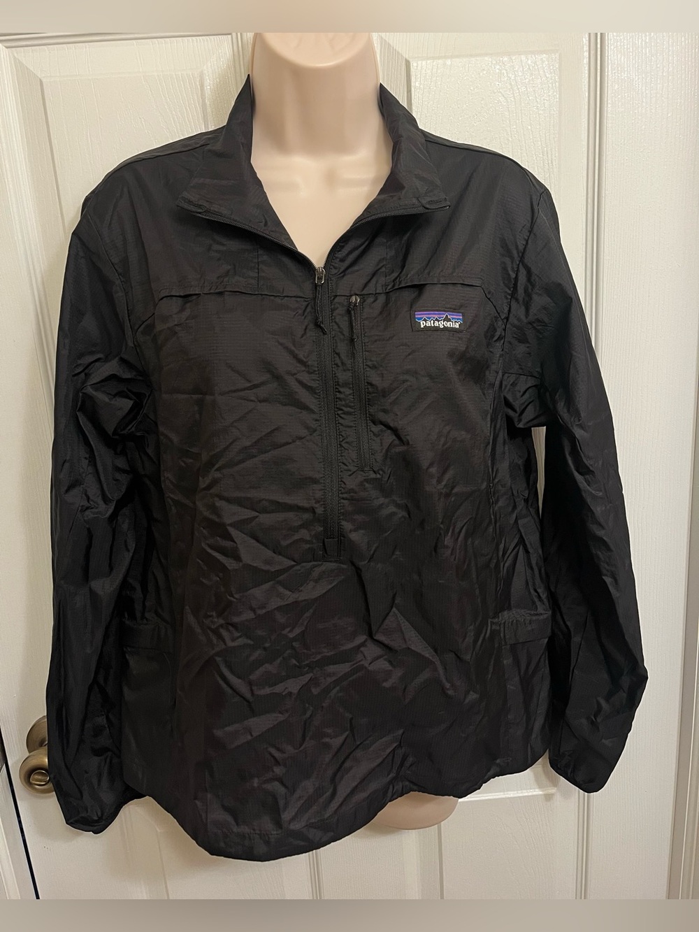 NWT Patagonia Women’s size Small Houdini Stash 1/2 Zip Black Pullover Jacket